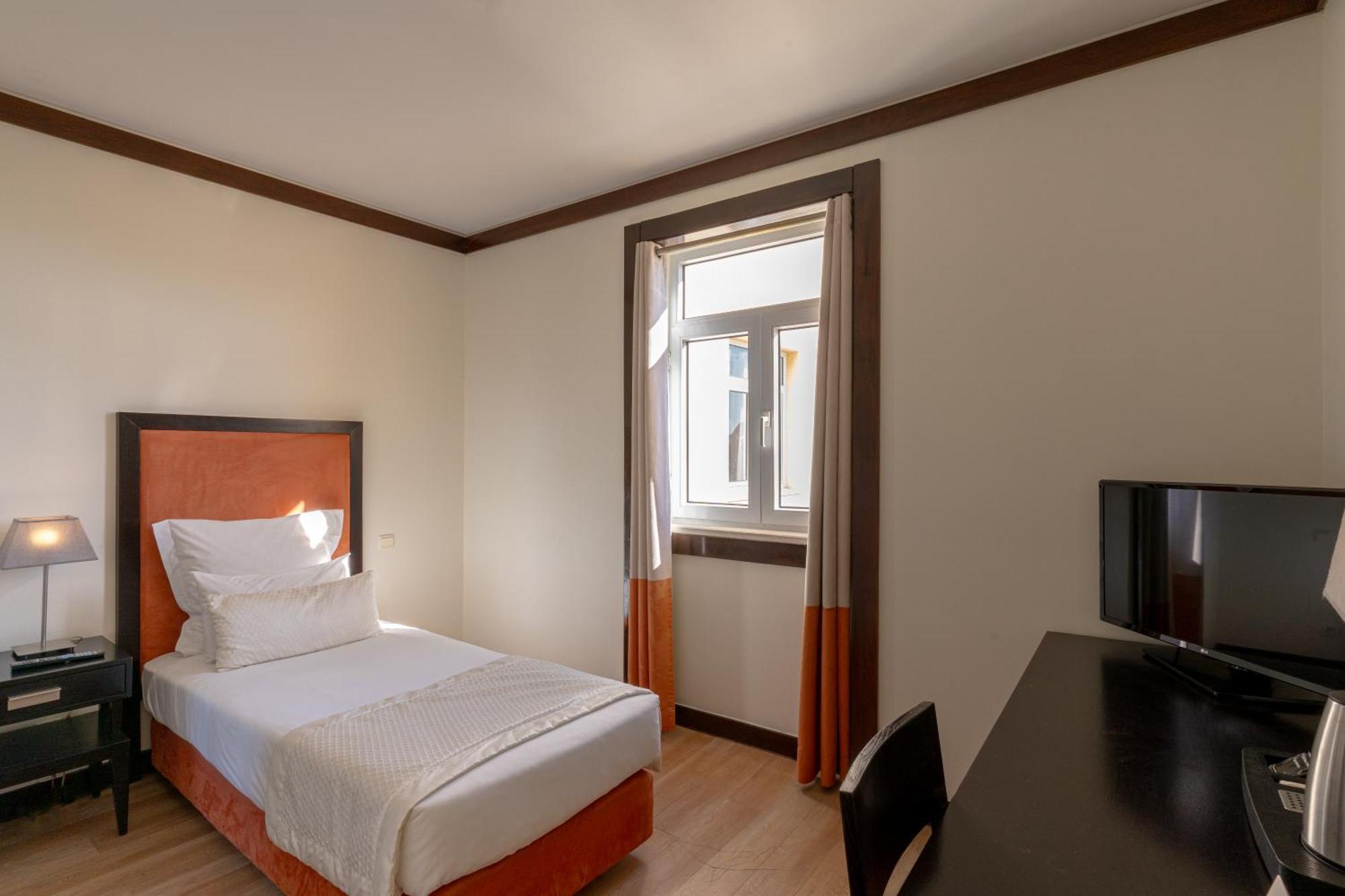 Hotel Inglaterra - Charme & Boutique Эшторил Экстерьер фото