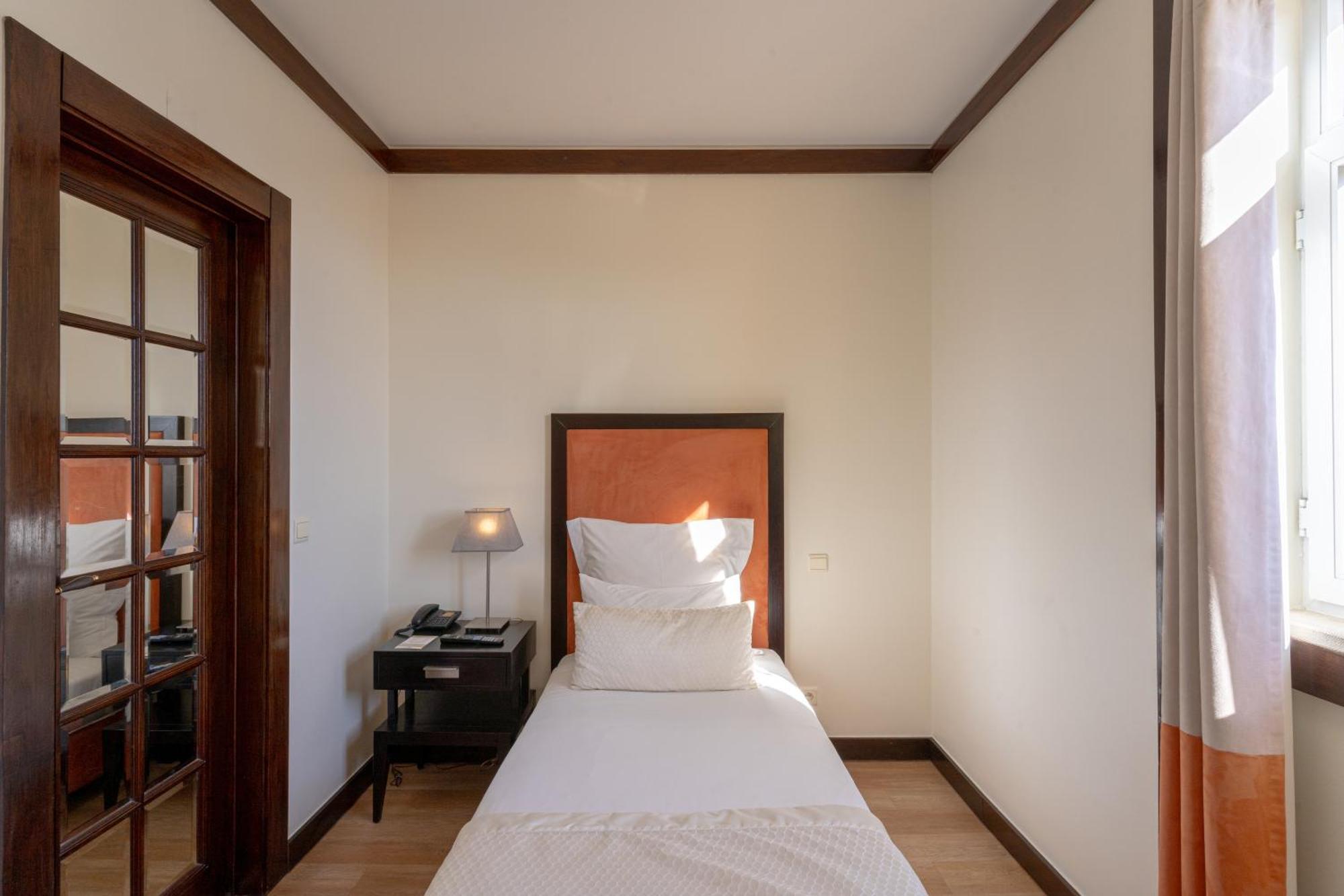 Hotel Inglaterra - Charme & Boutique Эшторил Экстерьер фото